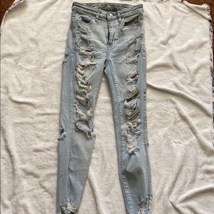 American Eagle light blue jeans sz 2 short w/rips